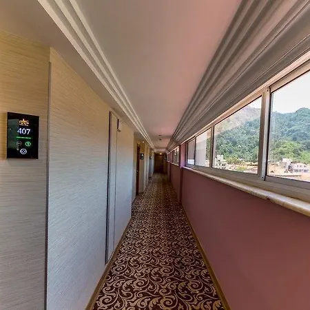 Letoile 4* إتْشميلير