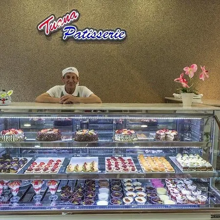 Letoile 4* إتْشميلير